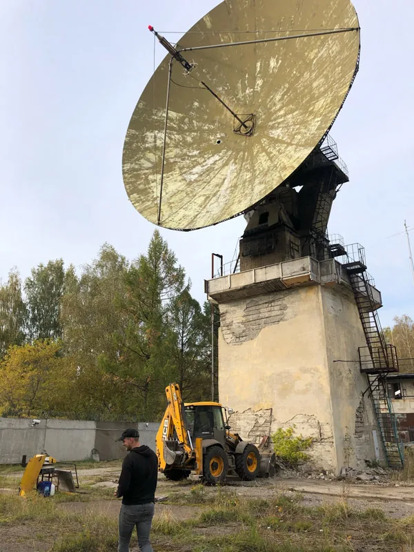 Расчистка участка, Радиолокационная база