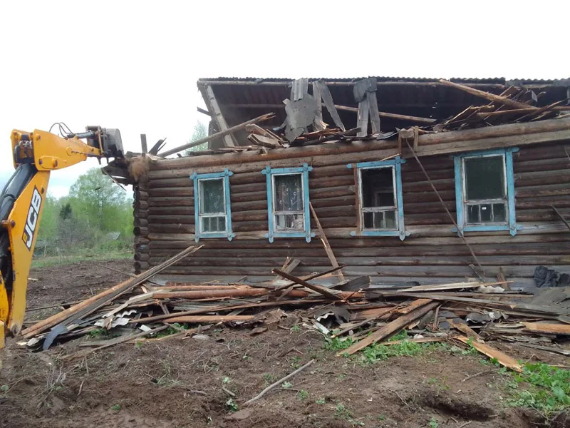 Демонтаж деревянного дома, Чкаловск, весна